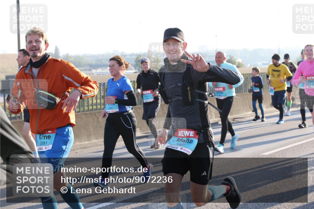 03.10.2025 - Köhlbrandbrückenlauf Lena Gebhardt http://msf.ph/oto/9072236 03.10.2025 09:24:48 Position 1 3281, 3084, 1031 meine-sportfotos.de