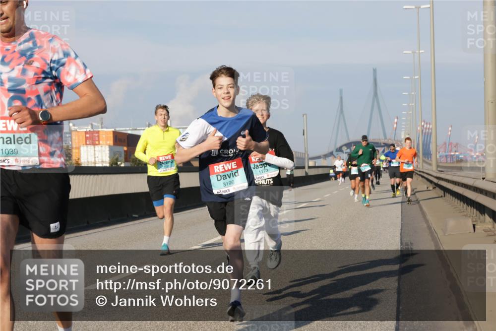 03.10.2025 - Köhlbrandbrückenlauf Jannik Wohlers http://msf.ph/oto/9072261 03.10.2025 09:50:01 Position 3 1039, 3196, 1173 meine-sportfotos.de