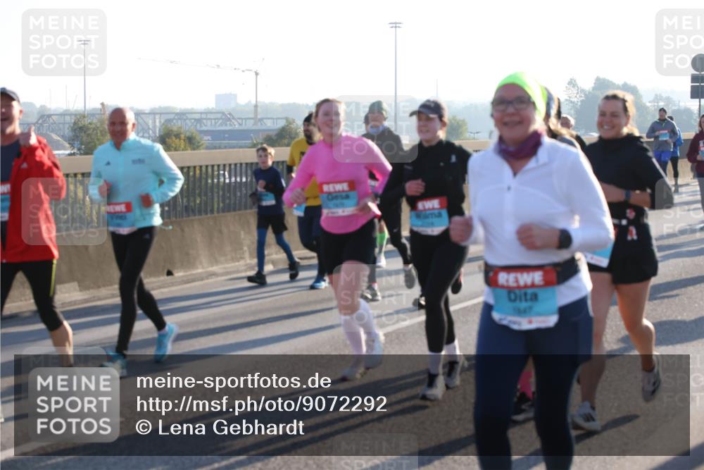 03.10.2025 - Köhlbrandbrückenlauf Lena Gebhardt http://msf.ph/oto/9072292 03.10.2025 09:24:48 Position 1  meine-sportfotos.de