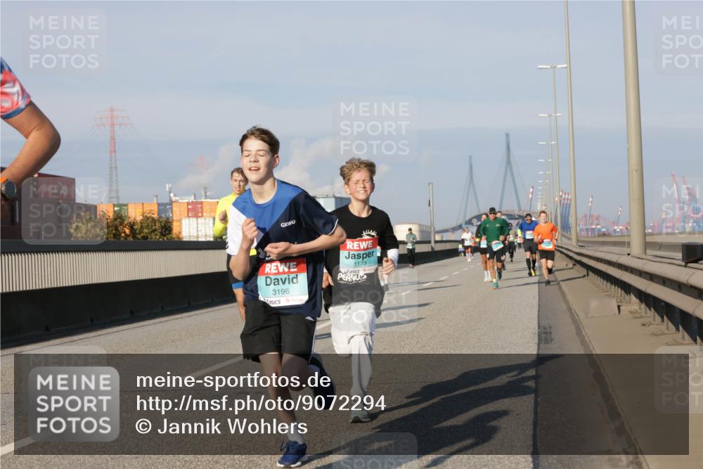 03.10.2025 - Köhlbrandbrückenlauf Jannik Wohlers http://msf.ph/oto/9072294 03.10.2025 09:50:02 Position 3 3196, 1173 meine-sportfotos.de