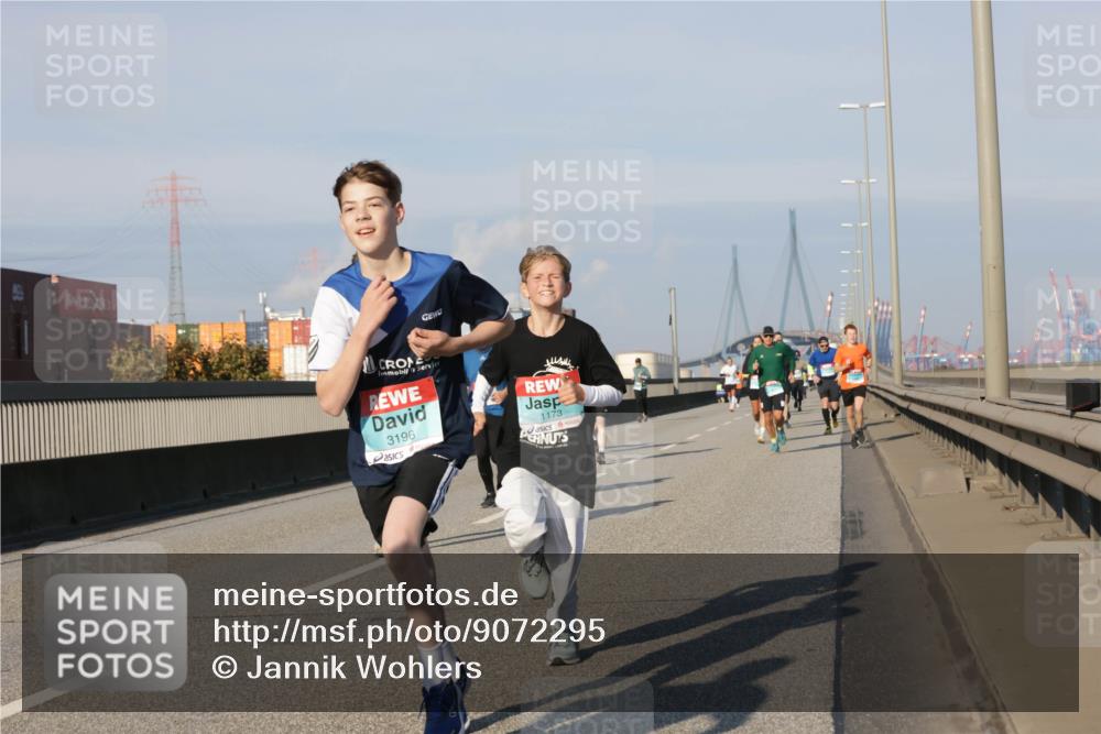 03.10.2025 - Köhlbrandbrückenlauf Jannik Wohlers http://msf.ph/oto/9072295 03.10.2025 09:50:02 Position 3 452, 3196, 1173 meine-sportfotos.de