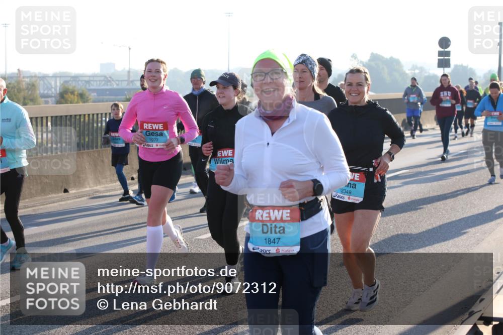 03.10.2025 - Köhlbrandbrückenlauf Lena Gebhardt http://msf.ph/oto/9072312 03.10.2025 09:24:49 Position 1 1977, 1847, 2349 meine-sportfotos.de
