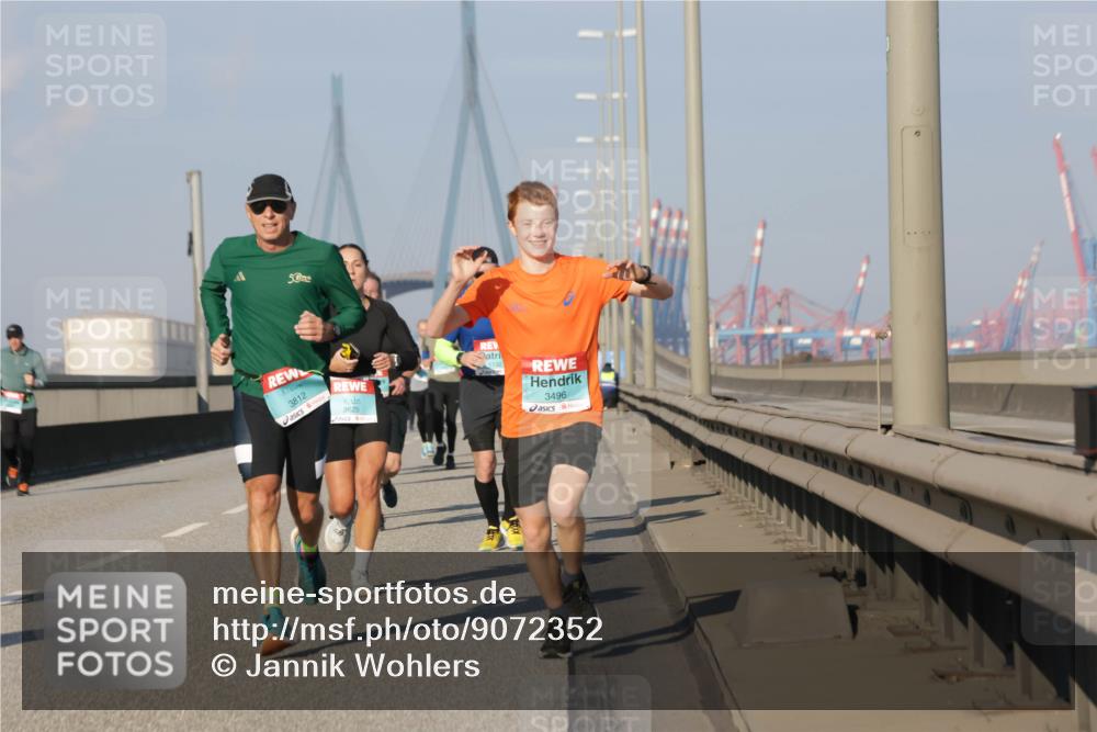 03.10.2025 - Köhlbrandbrückenlauf Jannik Wohlers http://msf.ph/oto/9072352 03.10.2025 09:50:05 Position 3 3812, 3825, 1132, 3496 meine-sportfotos.de