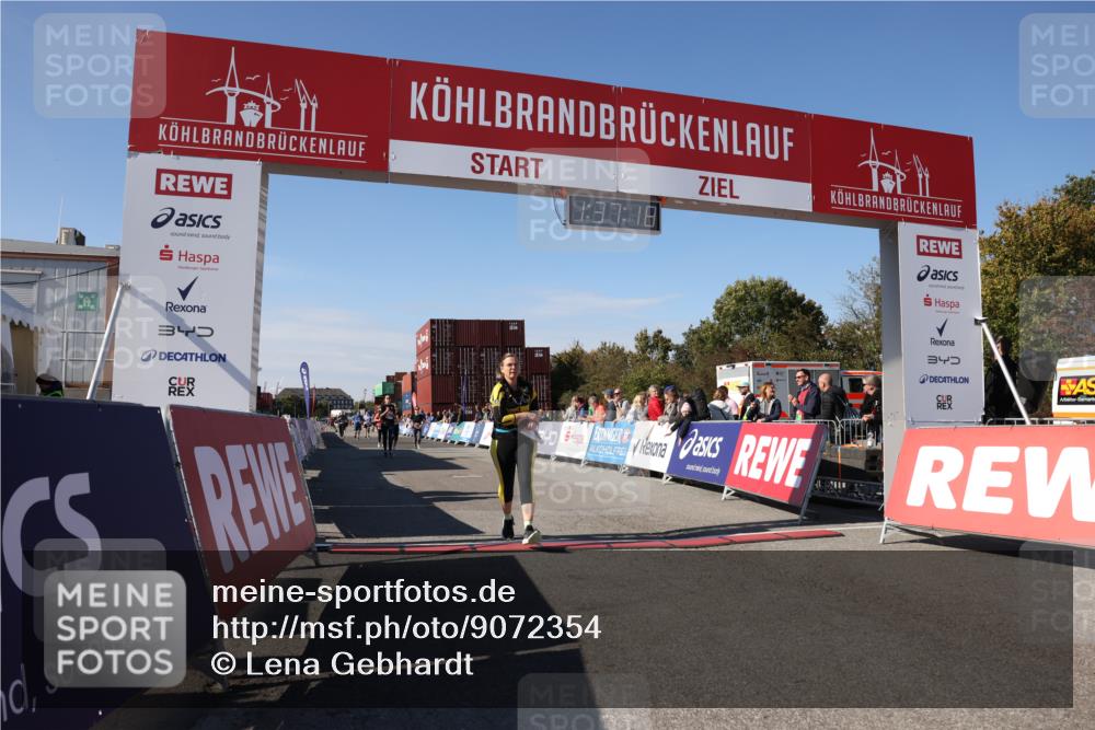 03.10.2025 - Köhlbrandbrückenlauf Lena Gebhardt http://msf.ph/oto/9072354 03.10.2025 13:37:18 Ziel 5143, 5262, 5303, 5466, 5554, 5576, 6000, 6380, 6381, 6521 meine-sportfotos.de
