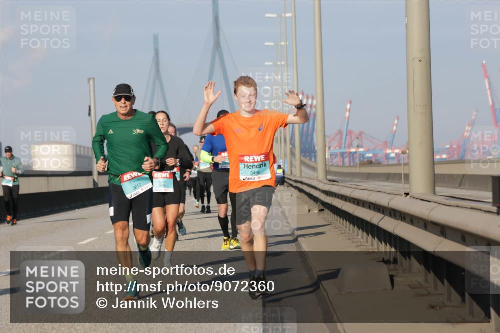 03.10.2025 - Köhlbrandbrückenlauf Jannik Wohlers http://msf.ph/oto/9072360 03.10.2025 09:50:05 Position 3 5, 3812, 3825, 3496 meine-sportfotos.de