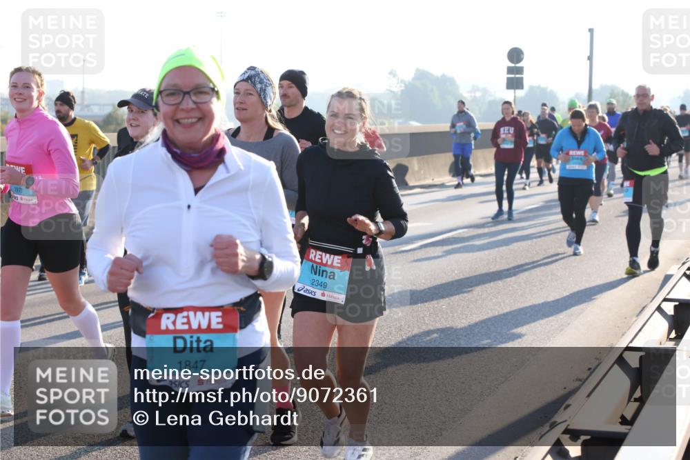 03.10.2025 - Köhlbrandbrückenlauf Lena Gebhardt http://msf.ph/oto/9072361 03.10.2025 09:24:49 Position 1 1977, 1847, 2349 meine-sportfotos.de