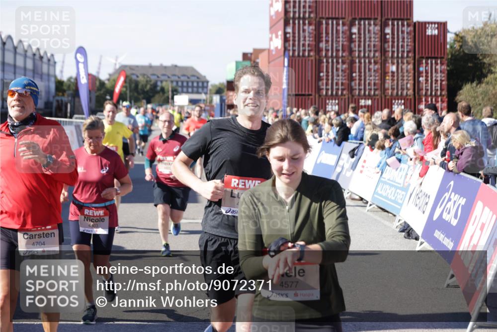 03.10.2025 - Köhlbrandbrückenlauf Jannik Wohlers http://msf.ph/oto/9072371 03.10.2025 13:15:38 Ziel 4210, 4267, 4399, 4421, 4577, 4604, 4678, 4704, 4797, 4803, 4871, 4958, 4962, 5309, 5768, 5942, 6019, 6112, 6772 meine-sportfotos.de