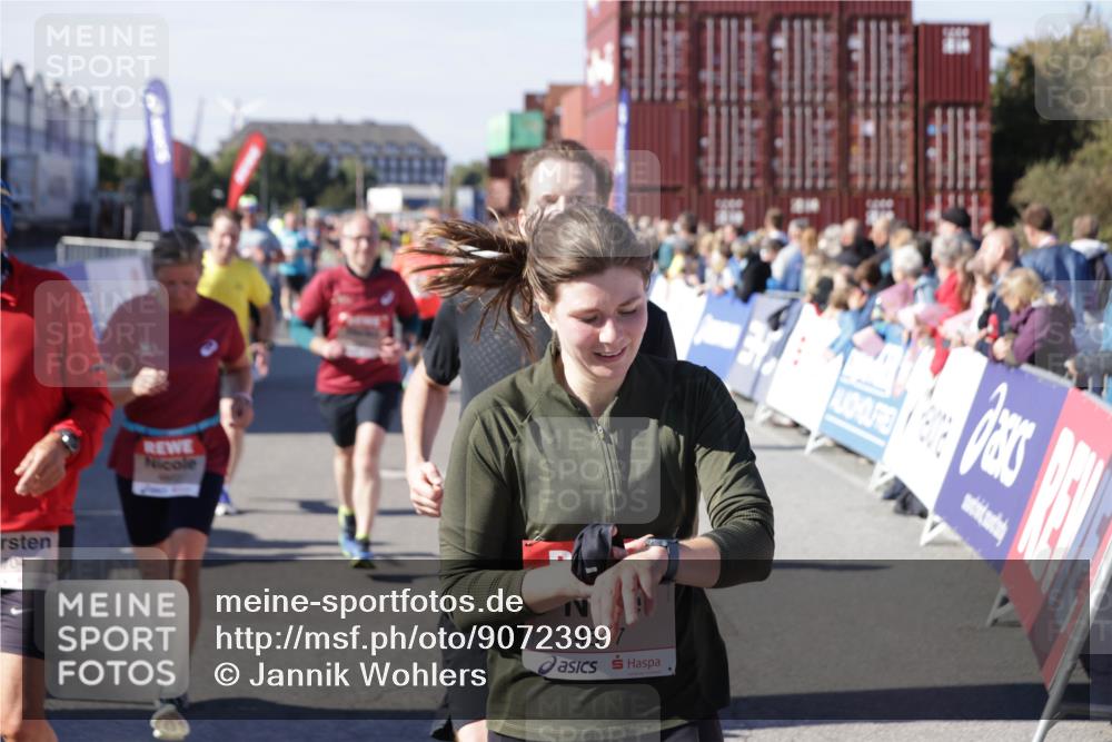03.10.2025 - Köhlbrandbrückenlauf Jannik Wohlers http://msf.ph/oto/9072399 03.10.2025 13:15:38 Ziel 4210, 4267, 4399, 4421, 4577, 4604, 4678, 4704, 4797, 4803, 4871, 4958, 4962, 5309, 5768, 5942, 6019, 6112, 6772 meine-sportfotos.de