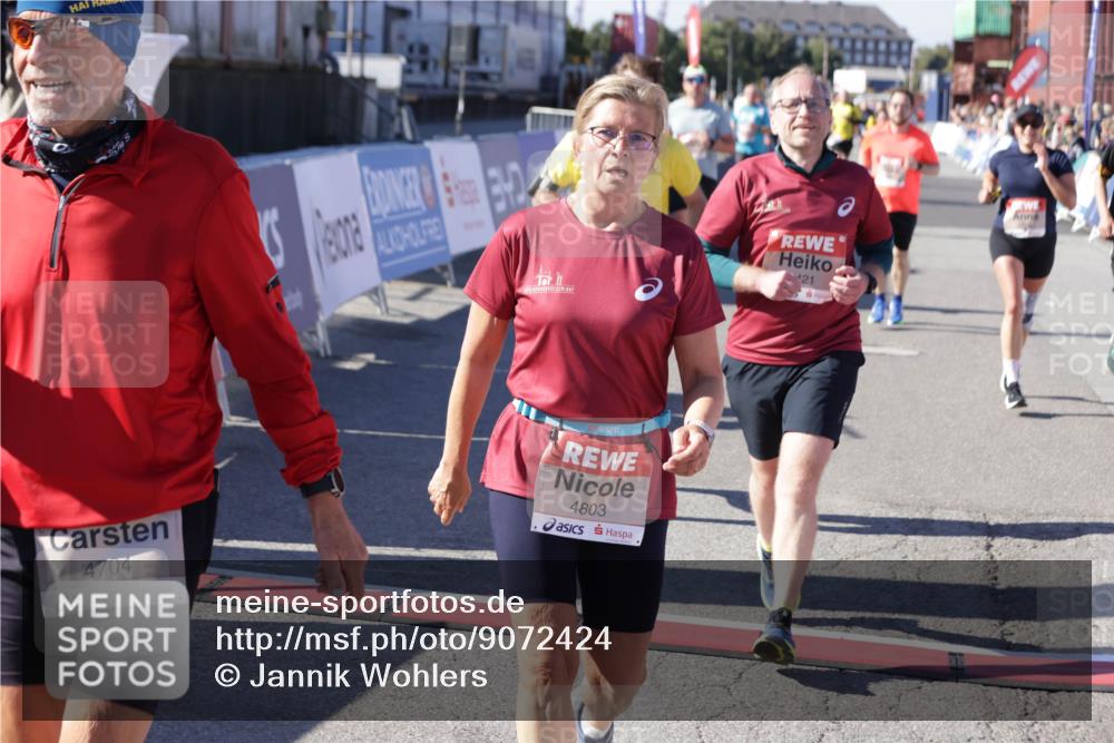 03.10.2025 - Köhlbrandbrückenlauf Jannik Wohlers http://msf.ph/oto/9072424 03.10.2025 13:15:40 Ziel 4210, 4267, 4399, 4421, 4577, 4604, 4678, 4704, 4797, 4803, 4871, 4885, 4958, 4962, 5768, 5800, 5942, 6019, 6112 meine-sportfotos.de