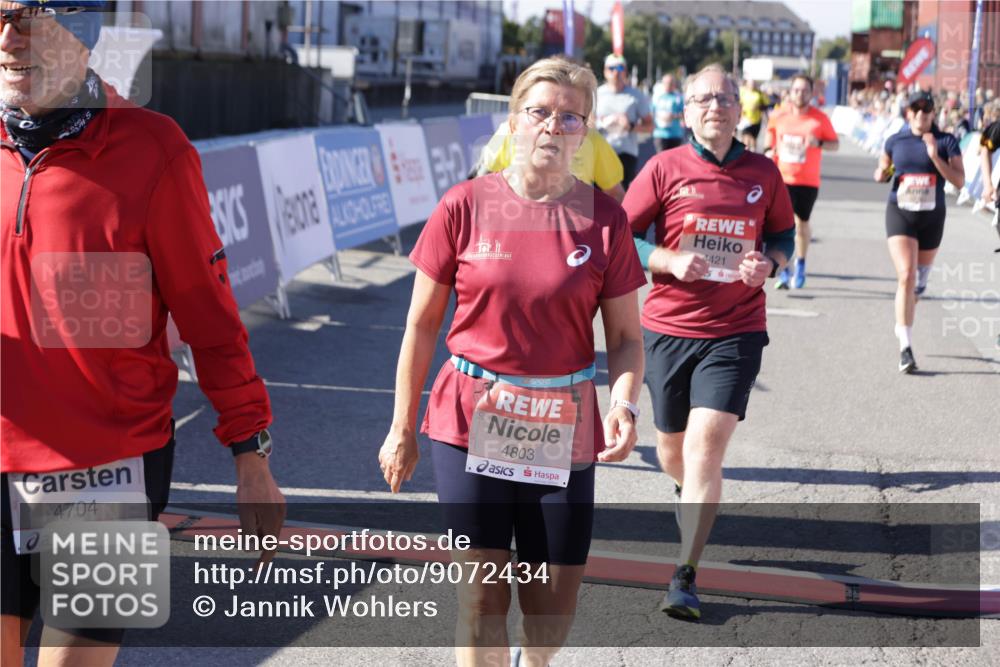 03.10.2025 - Köhlbrandbrückenlauf Jannik Wohlers http://msf.ph/oto/9072434 03.10.2025 13:15:40 Ziel 4210, 4267, 4399, 4421, 4577, 4604, 4678, 4704, 4797, 4803, 4871, 4885, 4958, 4962, 5768, 5800, 5942, 6019, 6112 meine-sportfotos.de