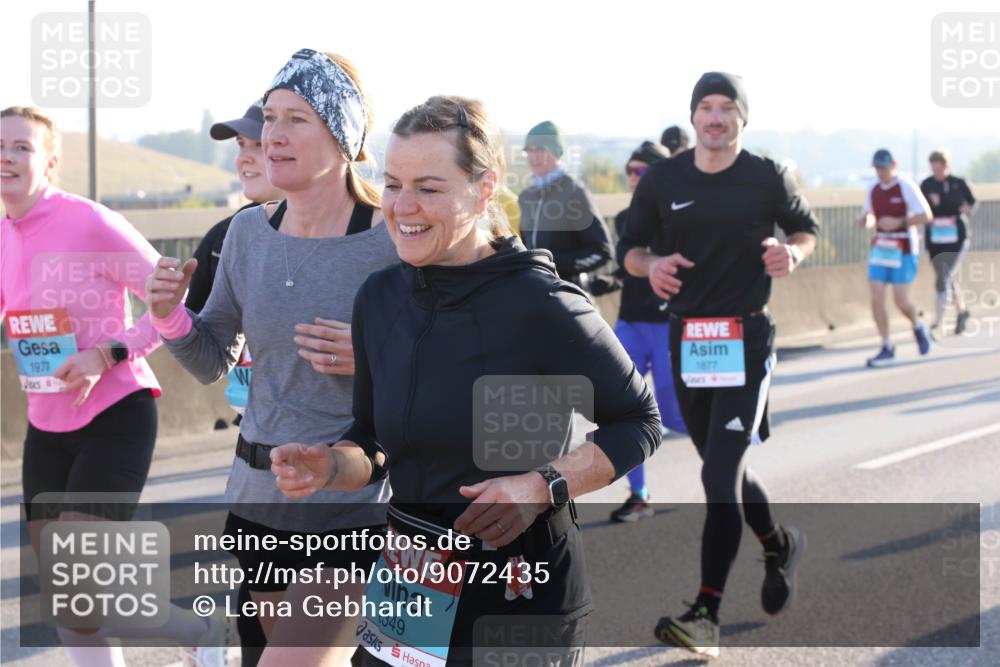 03.10.2025 - Köhlbrandbrückenlauf Lena Gebhardt http://msf.ph/oto/9072435 03.10.2025 09:24:50 Position 1 1977, 2349, 1877 meine-sportfotos.de