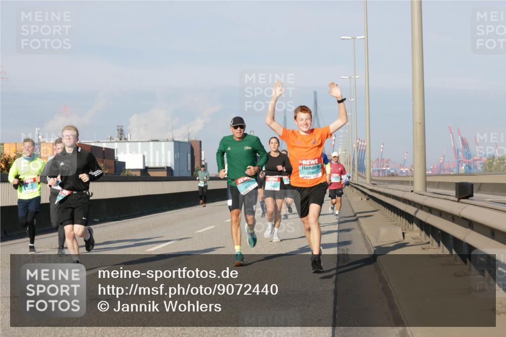 03.10.2025 - Köhlbrandbrückenlauf Jannik Wohlers http://msf.ph/oto/9072440 03.10.2025 09:50:07 Position 3 3812, 3496 meine-sportfotos.de