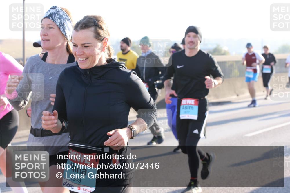 03.10.2025 - Köhlbrandbrückenlauf Lena Gebhardt http://msf.ph/oto/9072446 03.10.2025 09:24:50 Position 1 2349 meine-sportfotos.de