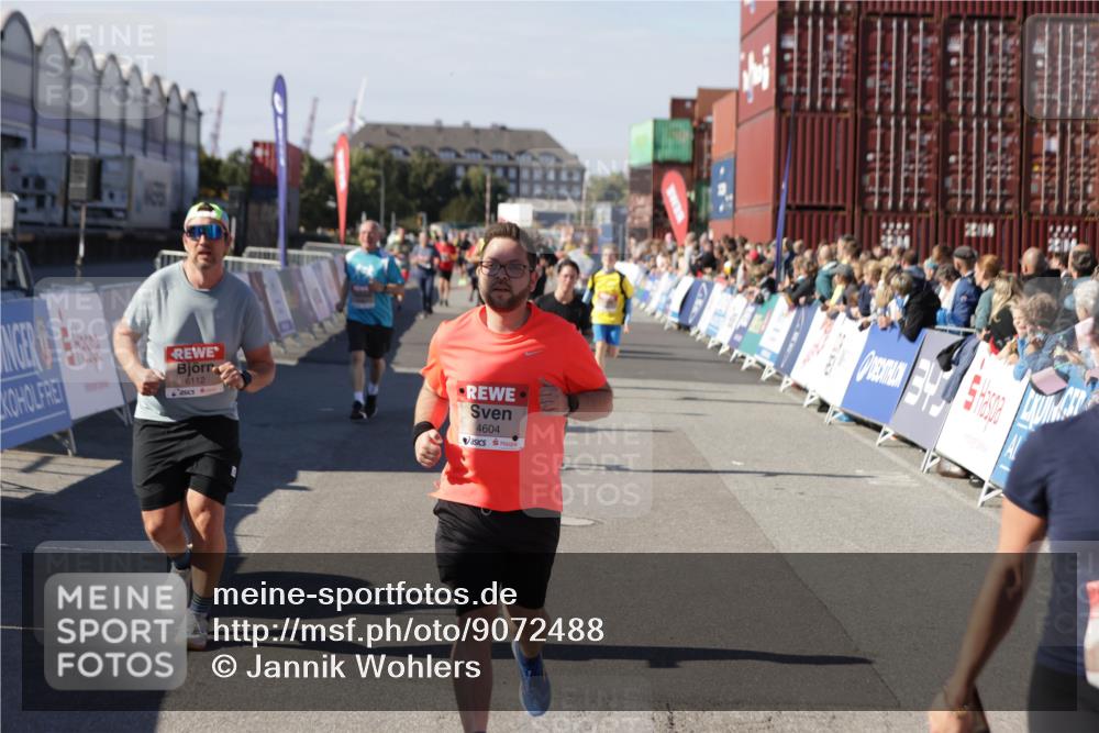 03.10.2025 - Köhlbrandbrückenlauf Jannik Wohlers http://msf.ph/oto/9072488 03.10.2025 13:15:43 Ziel 4210, 4399, 4421, 4577, 4604, 4678, 4704, 4797, 4803, 4871, 4885, 5768, 5800, 5801, 5942, 6112, 6536 meine-sportfotos.de