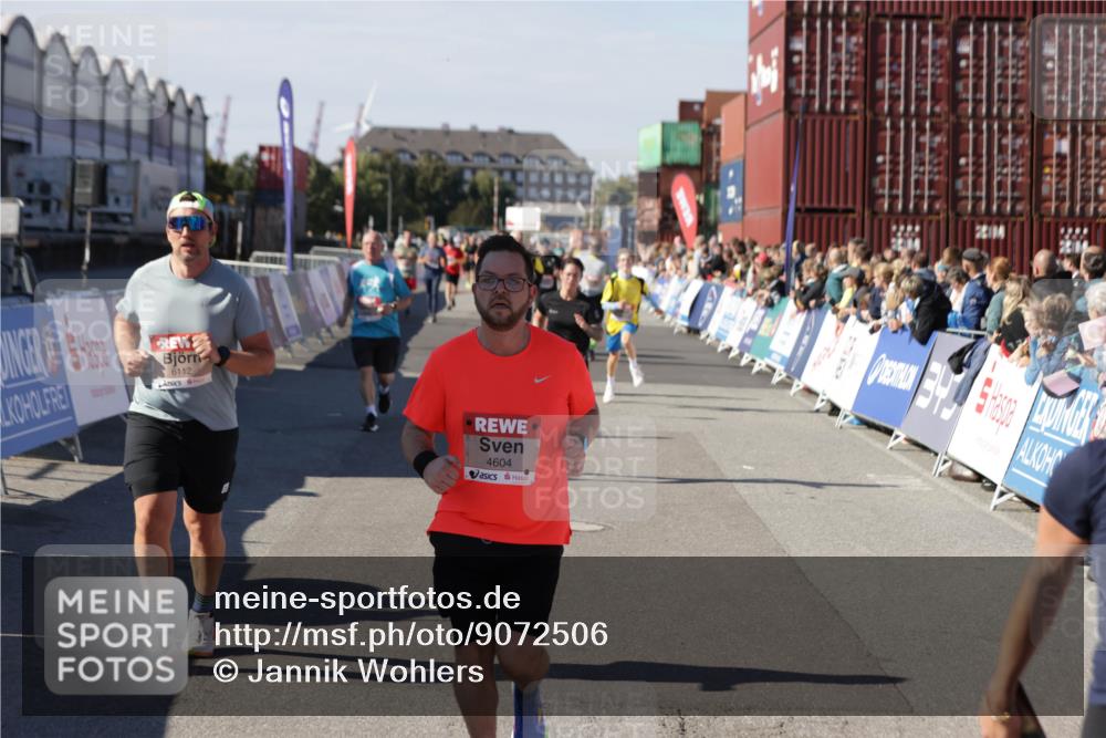 03.10.2025 - Köhlbrandbrückenlauf Jannik Wohlers http://msf.ph/oto/9072506 03.10.2025 13:15:43 Ziel 4210, 4399, 4421, 4577, 4604, 4678, 4704, 4797, 4803, 4871, 4885, 5768, 5800, 5801, 5942, 6112, 6536 meine-sportfotos.de
