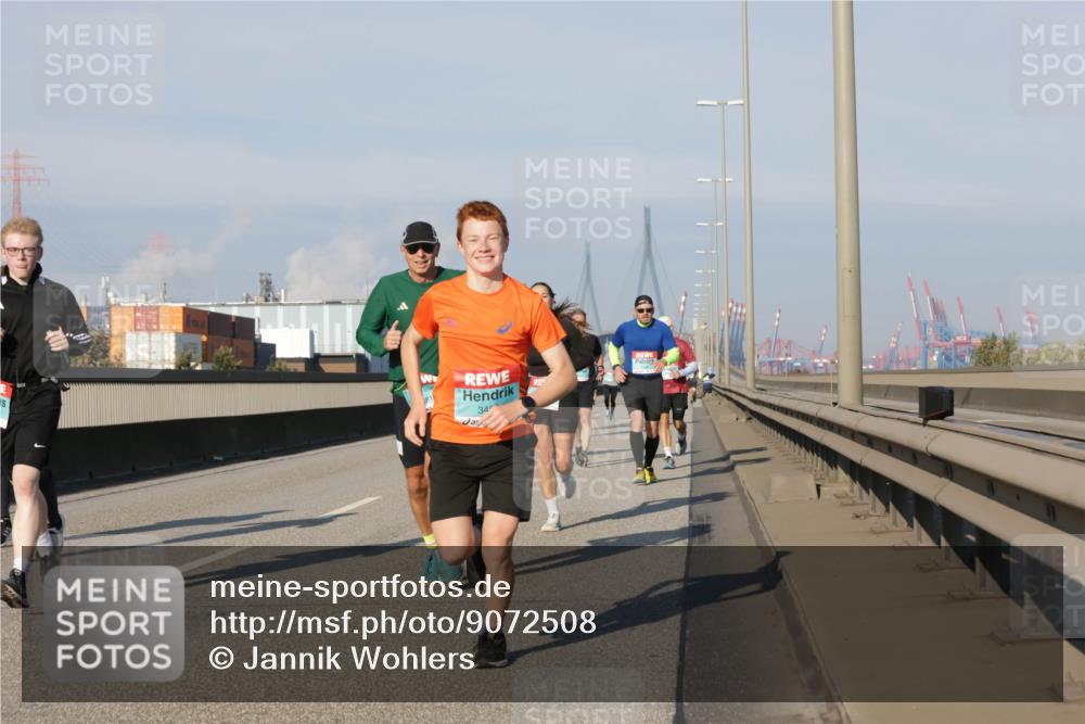 03.10.2025 - Köhlbrandbrückenlauf Jannik Wohlers http://msf.ph/oto/9072508 03.10.2025 09:50:08 Position 3 34 meine-sportfotos.de