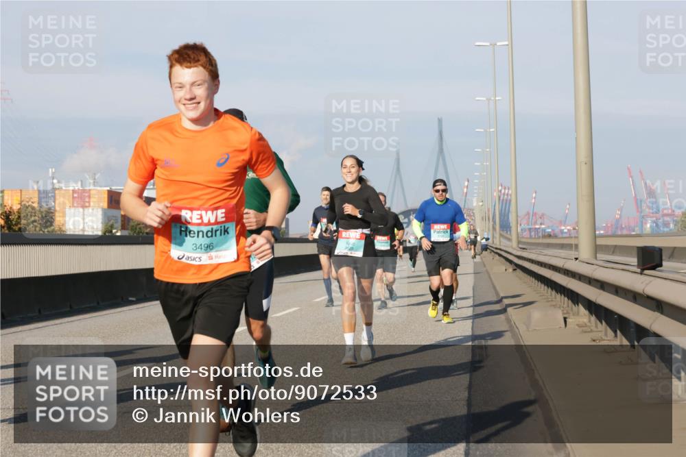 03.10.2025 - Köhlbrandbrückenlauf Jannik Wohlers http://msf.ph/oto/9072533 03.10.2025 09:50:08 Position 3 3496, 3825 meine-sportfotos.de