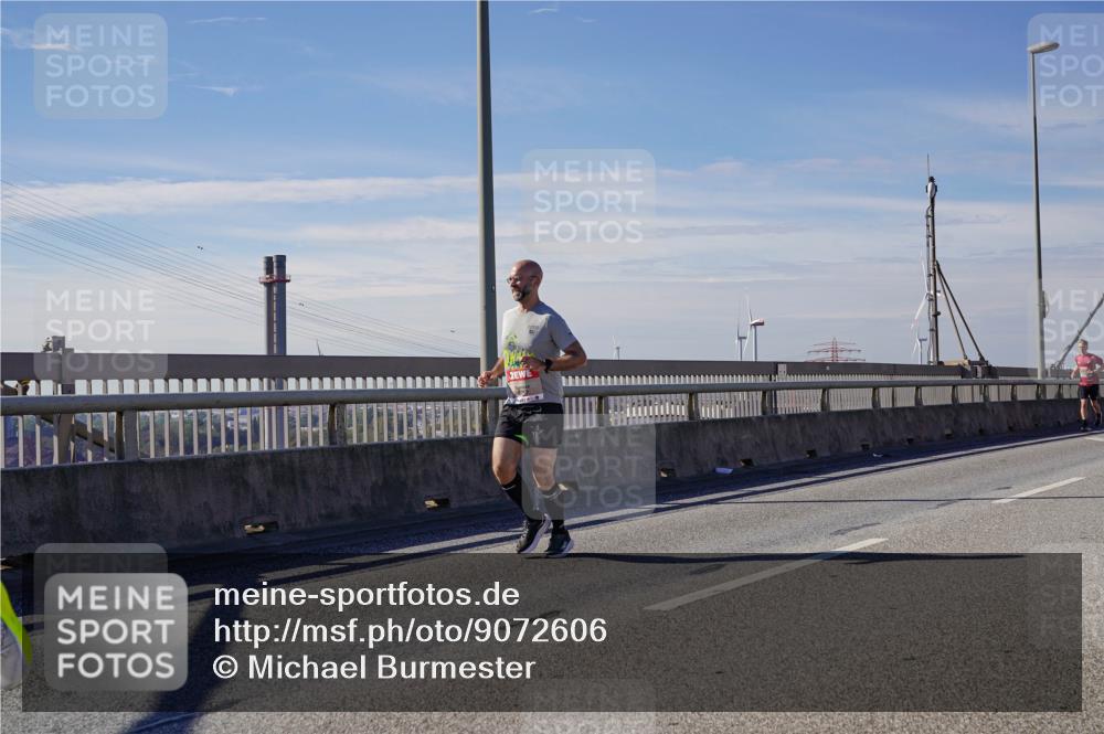 03.10.2025 - Köhlbrandbrückenlauf Michael Burmester http://msf.ph/oto/9072606 03.10.2025 12:37:57 Position 2  meine-sportfotos.de