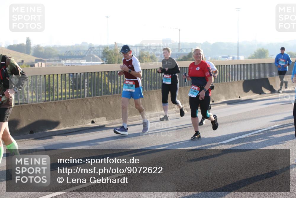 03.10.2025 - Köhlbrandbrückenlauf Lena Gebhardt http://msf.ph/oto/9072622 03.10.2025 09:24:52 Position 1 1984, 3159 meine-sportfotos.de