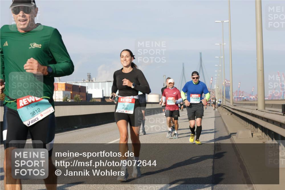 03.10.2025 - Köhlbrandbrückenlauf Jannik Wohlers http://msf.ph/oto/9072644 03.10.2025 09:50:10 Position 3 50, 3812, 3825 meine-sportfotos.de