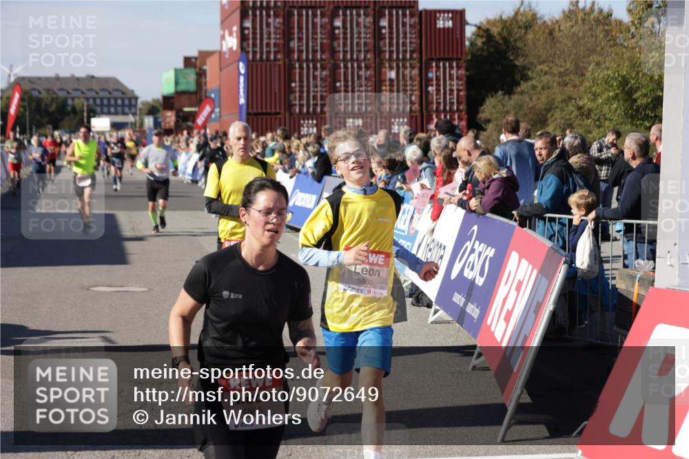 03.10.2025 - Köhlbrandbrückenlauf Jannik Wohlers http://msf.ph/oto/9072649 03.10.2025 13:15:47 Ziel 4210, 4399, 4421, 4604, 4678, 4803, 4885, 5768, 5800, 5801, 5879, 5942, 6112, 6301, 6445, 6536 meine-sportfotos.de