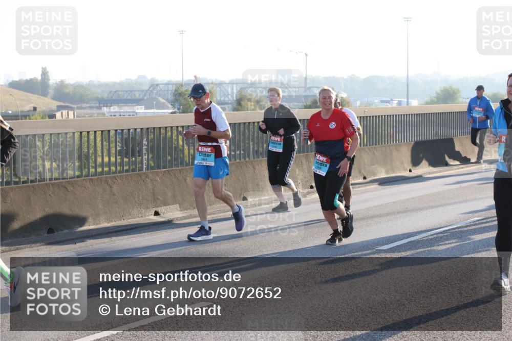 03.10.2025 - Köhlbrandbrückenlauf Lena Gebhardt http://msf.ph/oto/9072652 03.10.2025 09:24:52 Position 1 1984, 159 meine-sportfotos.de