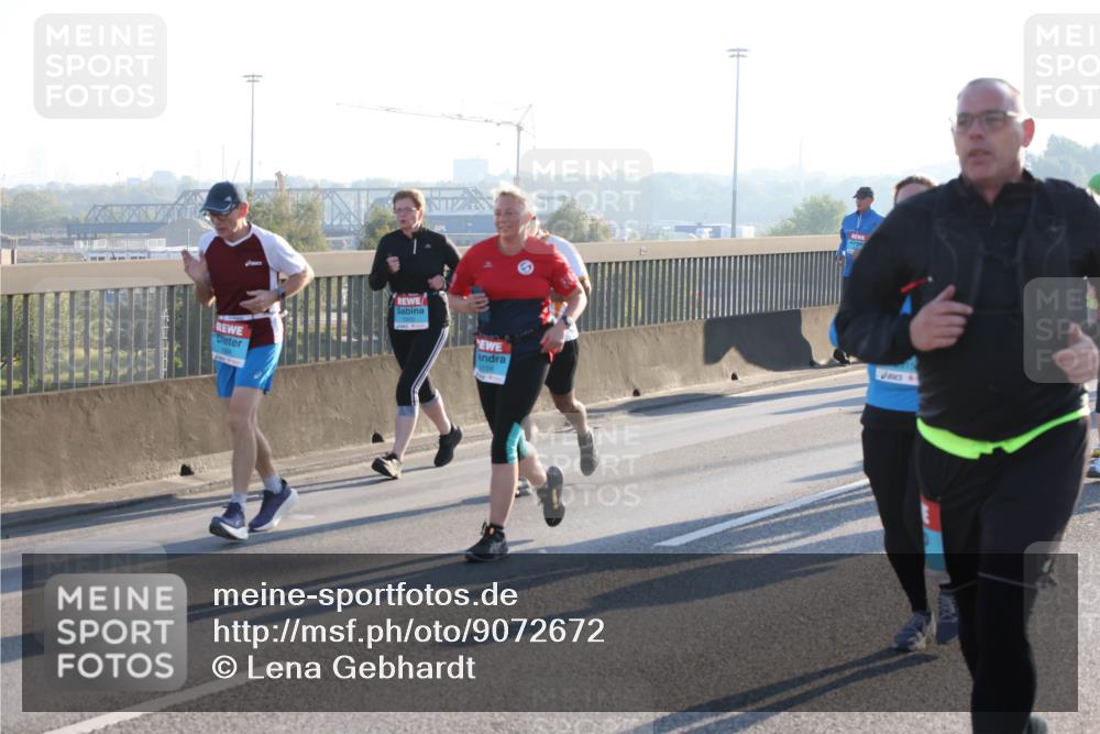 03.10.2025 - Köhlbrandbrückenlauf Lena Gebhardt http://msf.ph/oto/9072672 03.10.2025 09:24:52 Position 1  meine-sportfotos.de