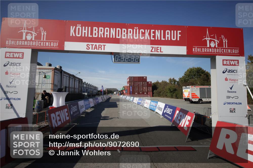 03.10.2025 - Köhlbrandbrückenlauf Jannik Wohlers http://msf.ph/oto/9072690 03.10.2025 12:32:32 Ziel  meine-sportfotos.de