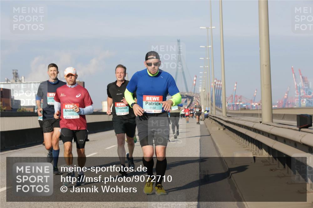 03.10.2025 - Köhlbrandbrückenlauf Jannik Wohlers http://msf.ph/oto/9072710 03.10.2025 09:50:11 Position 3 1033, 1239, 1132 meine-sportfotos.de