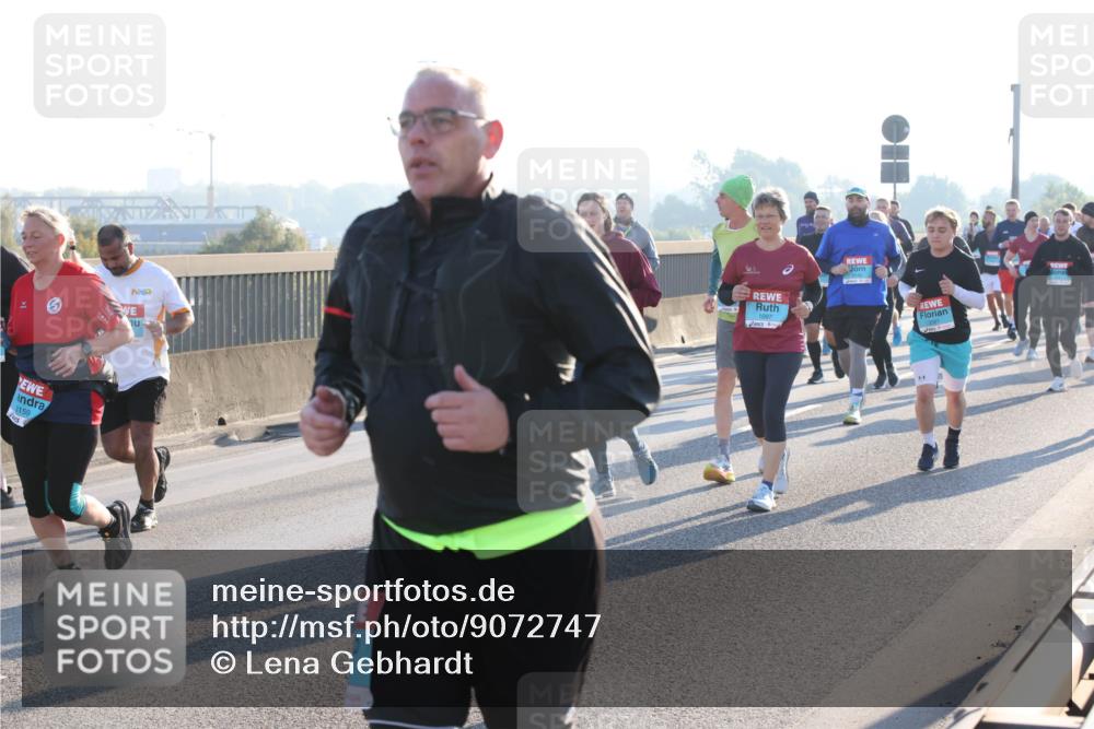 03.10.2025 - Köhlbrandbrückenlauf Lena Gebhardt http://msf.ph/oto/9072747 03.10.2025 09:24:53 Position 1 3159, 1097 meine-sportfotos.de