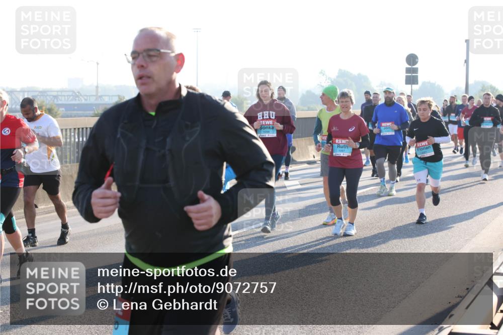 03.10.2025 - Köhlbrandbrückenlauf Lena Gebhardt http://msf.ph/oto/9072757 03.10.2025 09:24:53 Position 1 52187, 1098, 1097 meine-sportfotos.de