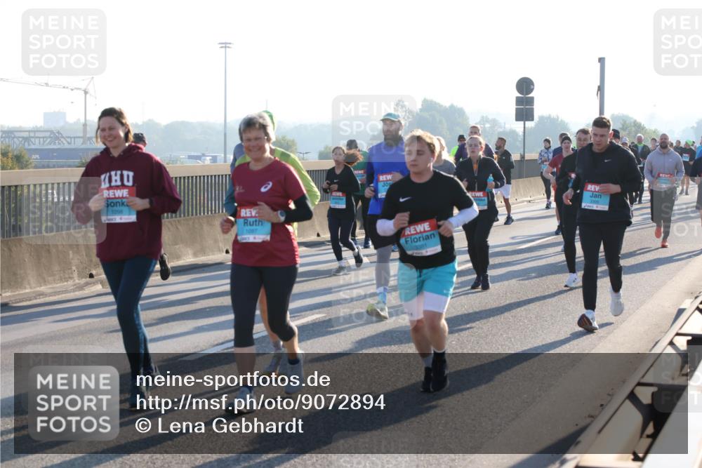 03.10.2025 - Köhlbrandbrückenlauf Lena Gebhardt http://msf.ph/oto/9072894 03.10.2025 09:24:54 Position 1 1098, 1097, 3381, 3395 meine-sportfotos.de