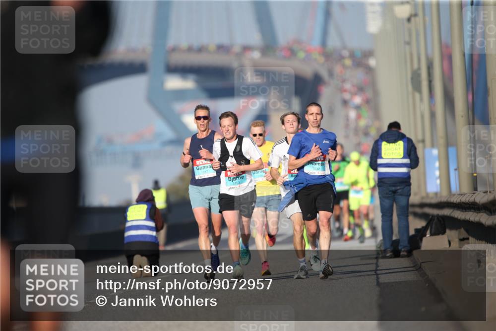 03.10.2025 - Köhlbrandbrückenlauf Jannik Wohlers http://msf.ph/oto/9072957 03.10.2025 09:39:03 Position 3 1017, 3153, 1032 meine-sportfotos.de