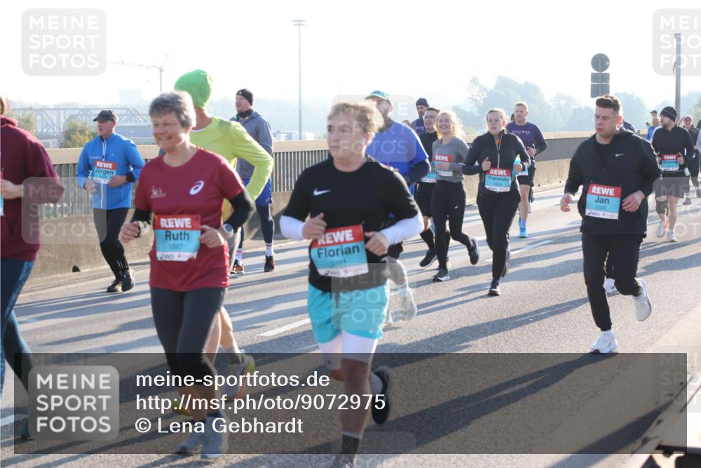 03.10.2025 - Köhlbrandbrückenlauf Lena Gebhardt http://msf.ph/oto/9072975 03.10.2025 09:24:55 Position 1 1097, 3381, 1825, 3395 meine-sportfotos.de