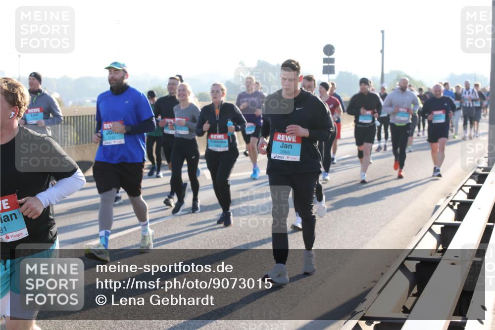03.10.2025 - Köhlbrandbrückenlauf Lena Gebhardt http://msf.ph/oto/9073015 03.10.2025 09:24:56 Position 1 81, 2142, 3395 meine-sportfotos.de