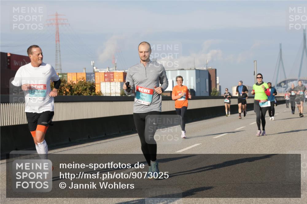 03.10.2025 - Köhlbrandbrückenlauf Jannik Wohlers http://msf.ph/oto/9073025 03.10.2025 09:50:22 Position 3 2672, 3821 meine-sportfotos.de