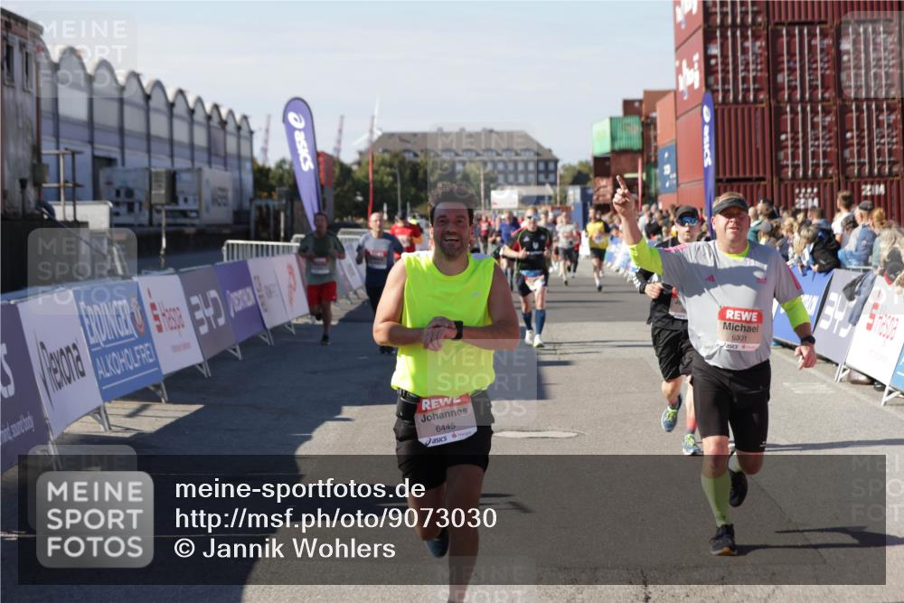 03.10.2025 - Köhlbrandbrückenlauf Jannik Wohlers http://msf.ph/oto/9073030 03.10.2025 13:15:51 Ziel 4210, 4374, 4604, 4677, 4833, 4885, 5768, 5800, 5801, 5879, 6112, 6301, 6445, 6507, 6536 meine-sportfotos.de