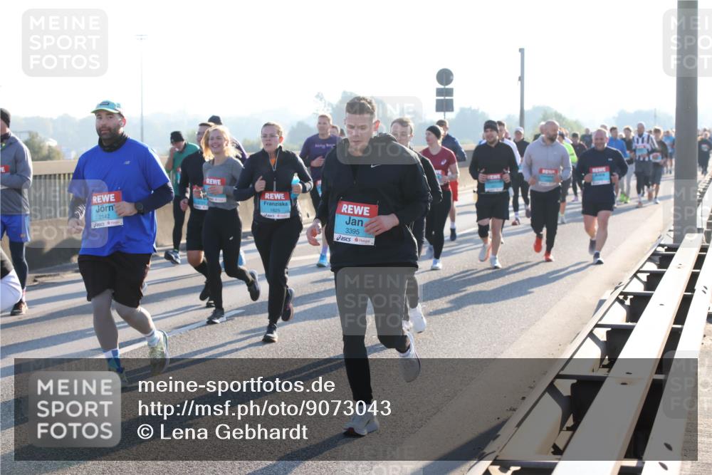 03.10.2025 - Köhlbrandbrückenlauf Lena Gebhardt http://msf.ph/oto/9073043 03.10.2025 09:24:56 Position 1 2142, 1825, 3395 meine-sportfotos.de