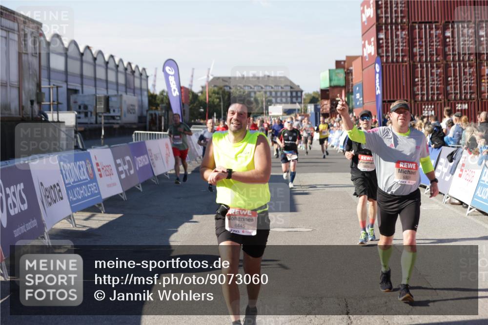 03.10.2025 - Köhlbrandbrückenlauf Jannik Wohlers http://msf.ph/oto/9073060 03.10.2025 13:15:51 Ziel 4210, 4374, 4604, 4677, 4833, 4885, 5768, 5800, 5801, 5879, 6112, 6301, 6445, 6507, 6536 meine-sportfotos.de