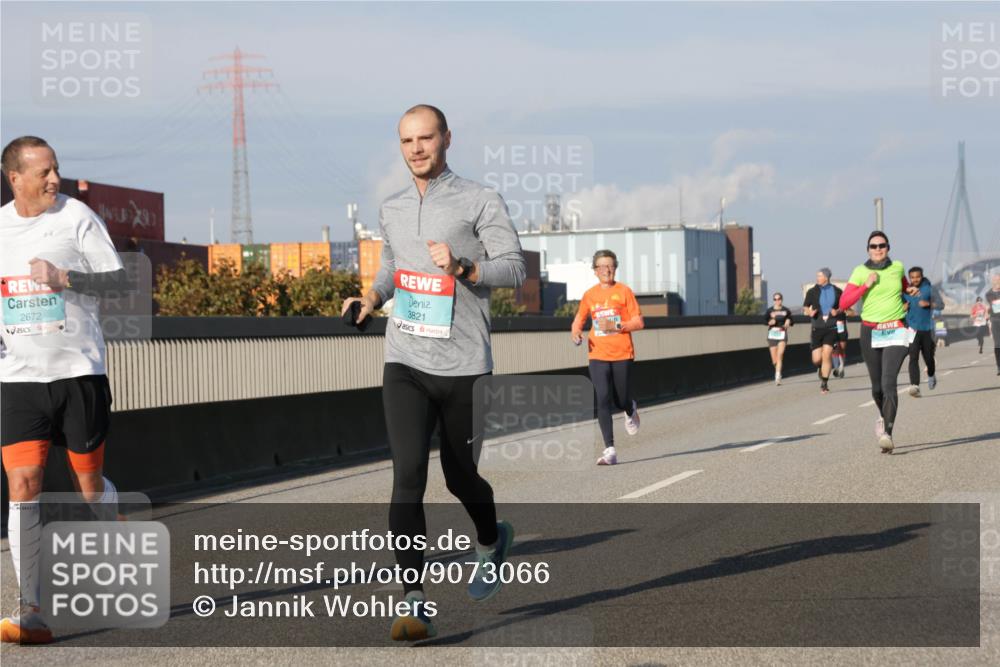 03.10.2025 - Köhlbrandbrückenlauf Jannik Wohlers http://msf.ph/oto/9073066 03.10.2025 09:50:22 Position 3 2672, 3821 meine-sportfotos.de