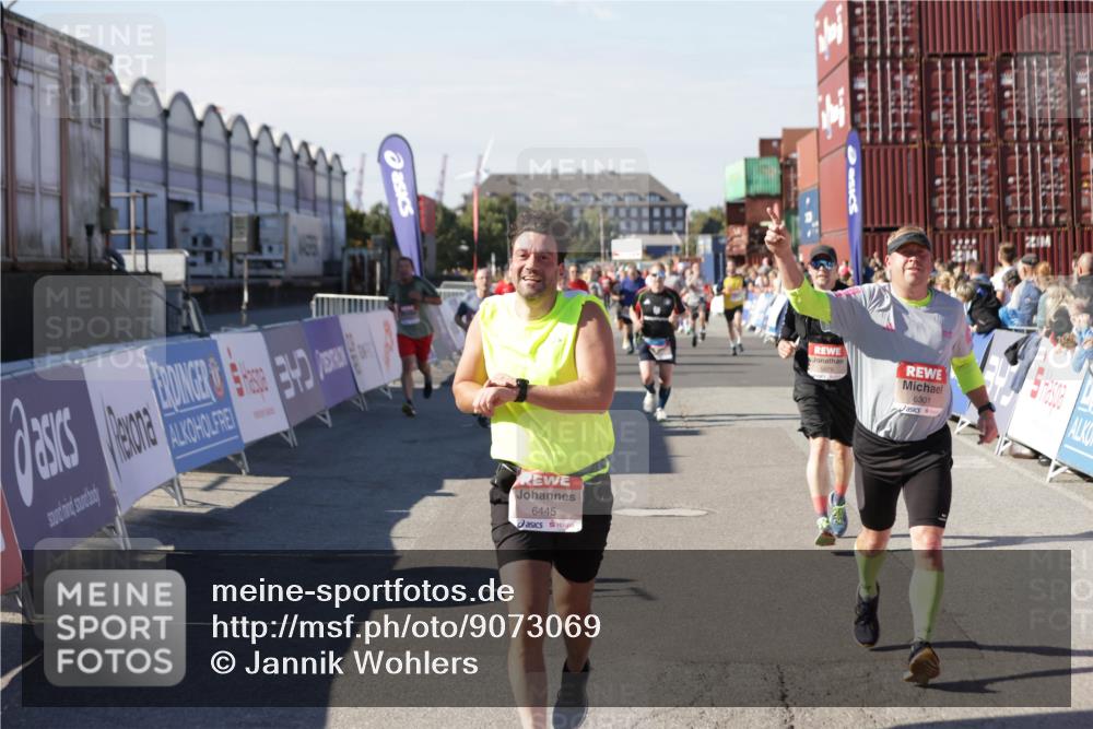 03.10.2025 - Köhlbrandbrückenlauf Jannik Wohlers http://msf.ph/oto/9073069 03.10.2025 13:15:51 Ziel 4210, 4374, 4604, 4677, 4833, 4885, 5768, 5800, 5801, 5879, 6112, 6301, 6445, 6507, 6536 meine-sportfotos.de