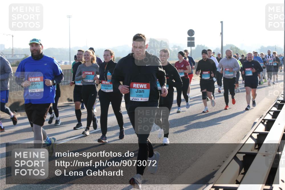 03.10.2025 - Köhlbrandbrückenlauf Lena Gebhardt http://msf.ph/oto/9073072 03.10.2025 09:24:56 Position 1 2142, 3772, 1825, 3395 meine-sportfotos.de