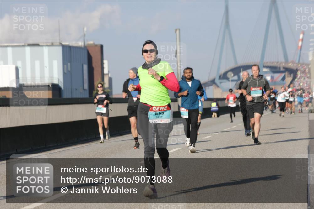 03.10.2025 - Köhlbrandbrückenlauf Jannik Wohlers http://msf.ph/oto/9073088 03.10.2025 09:50:23 Position 3 2822 meine-sportfotos.de