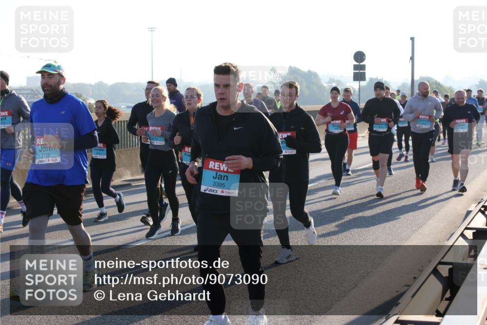 03.10.2025 - Köhlbrandbrückenlauf Lena Gebhardt http://msf.ph/oto/9073090 03.10.2025 09:24:56 Position 1 720, 2142, 3395, 557 meine-sportfotos.de