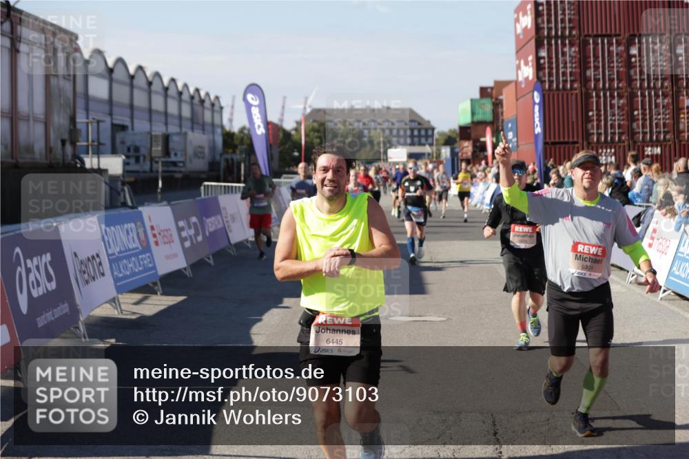 03.10.2025 - Köhlbrandbrückenlauf Jannik Wohlers http://msf.ph/oto/9073103 03.10.2025 13:15:51 Ziel 4210, 4374, 4604, 4677, 4833, 4885, 5768, 5800, 5801, 5879, 6112, 6301, 6445, 6507, 6536 meine-sportfotos.de