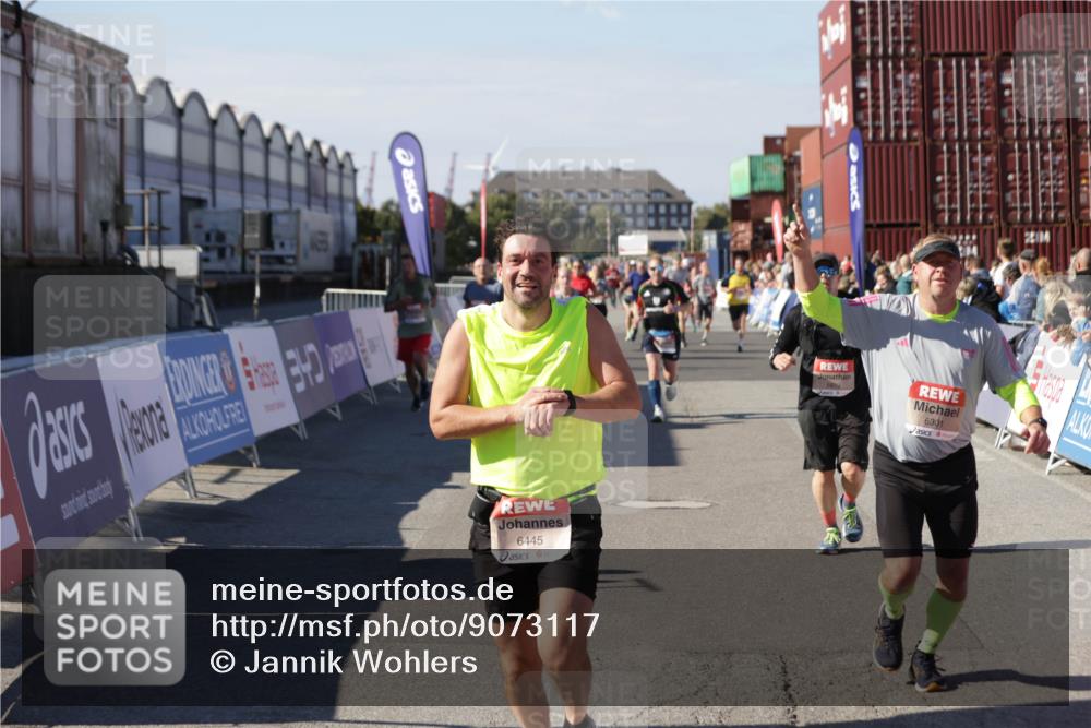 03.10.2025 - Köhlbrandbrückenlauf Jannik Wohlers http://msf.ph/oto/9073117 03.10.2025 13:15:52 Ziel 4374, 4548, 4604, 4677, 4805, 4833, 4885, 5800, 5801, 5867, 5868, 5879, 6112, 6301, 6445, 6507, 6536 meine-sportfotos.de