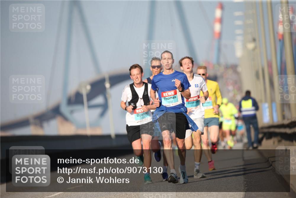 03.10.2025 - Köhlbrandbrückenlauf Jannik Wohlers http://msf.ph/oto/9073130 03.10.2025 09:39:11 Position 3 3153, 1032, 3154 meine-sportfotos.de