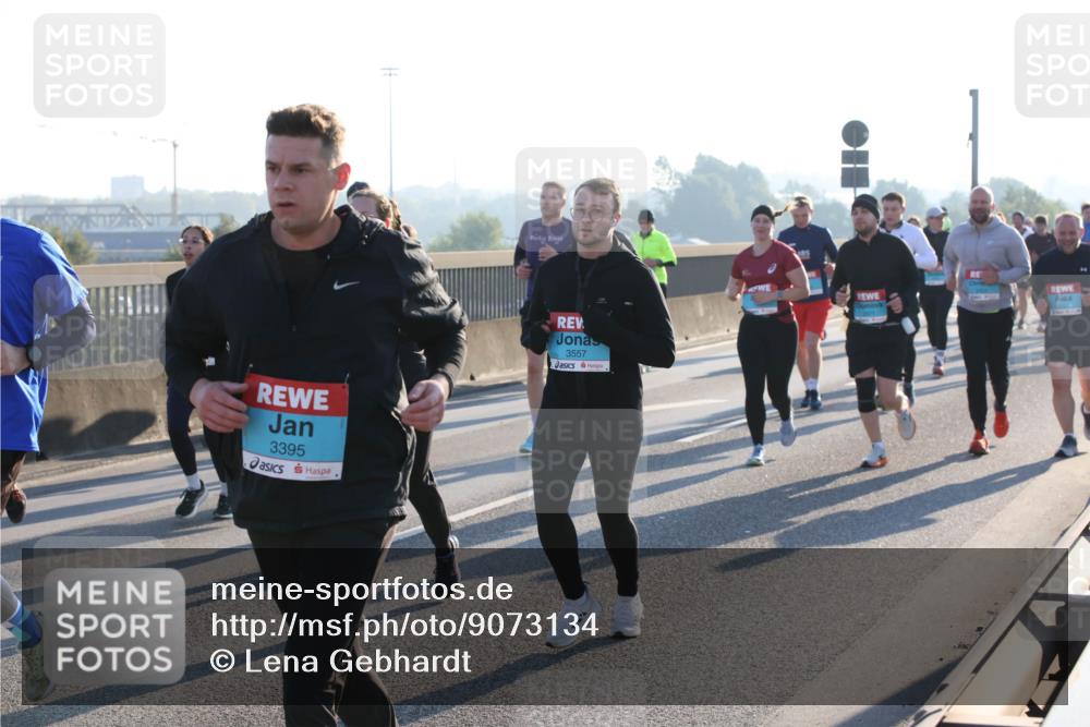 03.10.2025 - Köhlbrandbrückenlauf Lena Gebhardt http://msf.ph/oto/9073134 03.10.2025 09:24:57 Position 1 3395, 3557 meine-sportfotos.de