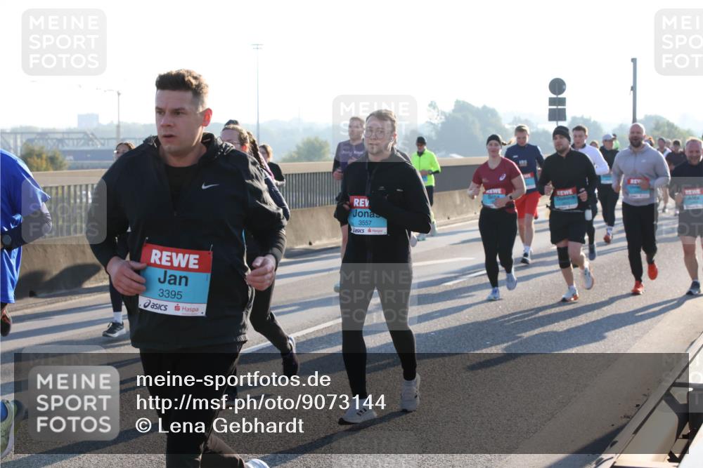 03.10.2025 - Köhlbrandbrückenlauf Lena Gebhardt http://msf.ph/oto/9073144 03.10.2025 09:24:57 Position 1 3395, 127, 3557, 105 meine-sportfotos.de