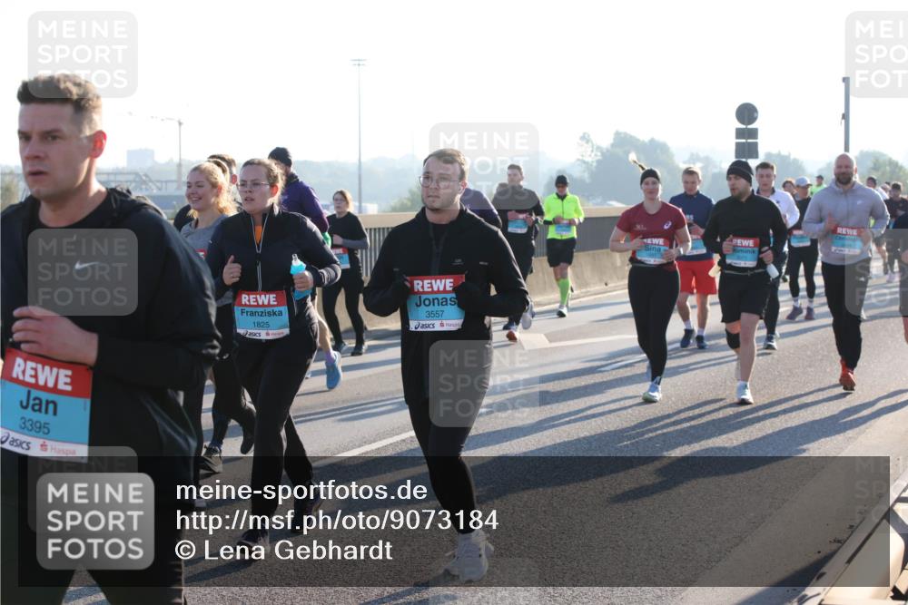 03.10.2025 - Köhlbrandbrückenlauf Lena Gebhardt http://msf.ph/oto/9073184 03.10.2025 09:24:57 Position 1 3395, 1825, 3557 meine-sportfotos.de